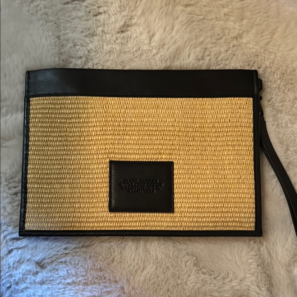 Marc Jacobs The Pouch Straw Clutch in Black and Natural - Picture 4 of 5